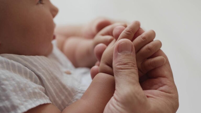 Rilevare l’autismo nei neonati: i segnali da non sottovalutare